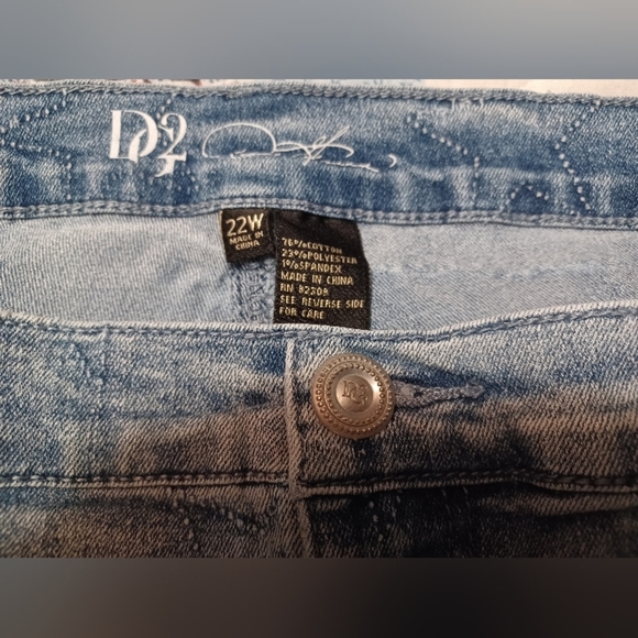 A DG2 By Diane Gilman Light Blue Star Patterned Women Crop Capri Jeans - Picture 8 of 8